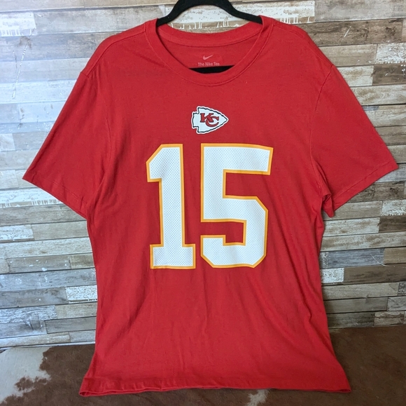 New From Arrowhead Stadium Apparel Store KC Chiefs Nike Mahomes 15 Red Tee - Picture 11 of 16